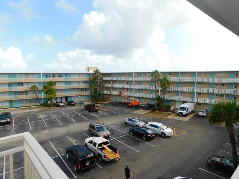 Ocean Breeze - Direct Ocean Front-Pool Is Open Lägenhet Daytona Beach Exteriör bild