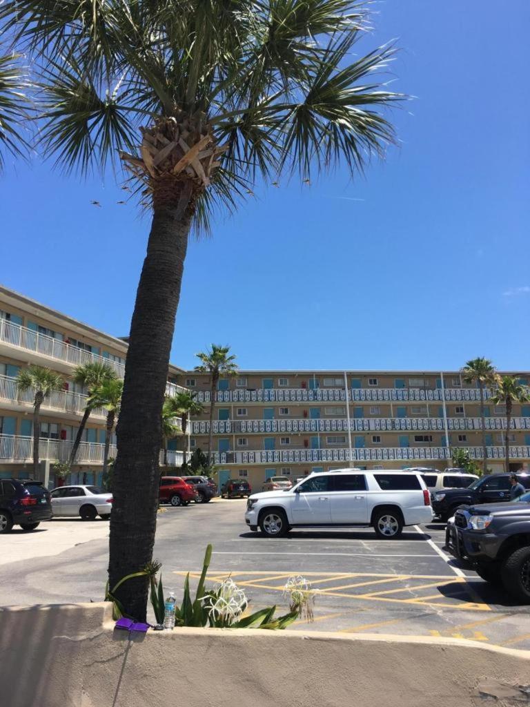 Ocean Breeze - Direct Ocean Front-Pool Is Open Lägenhet Daytona Beach Exteriör bild