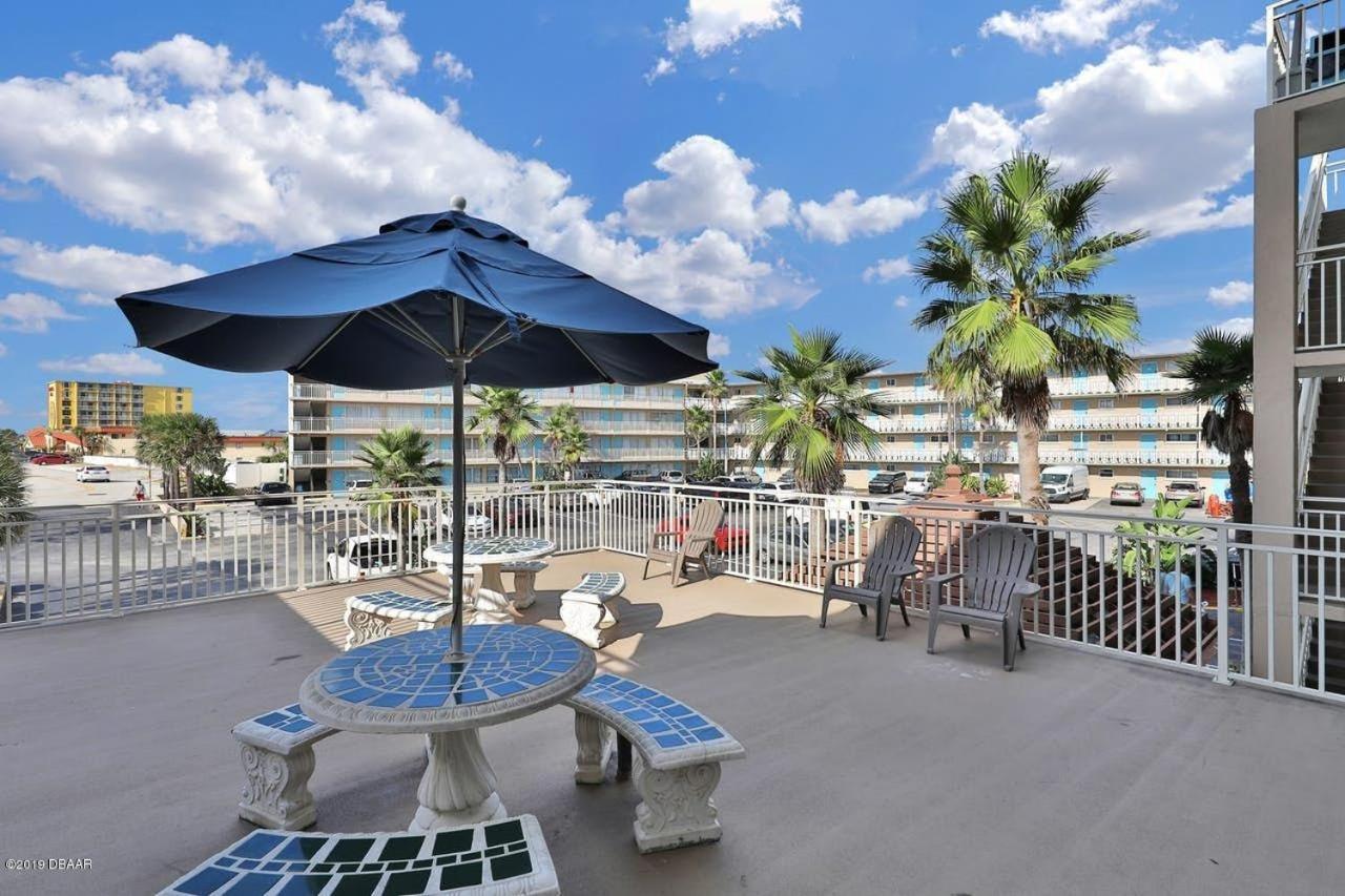 Ocean Breeze - Direct Ocean Front-Pool Is Open Lägenhet Daytona Beach Exteriör bild