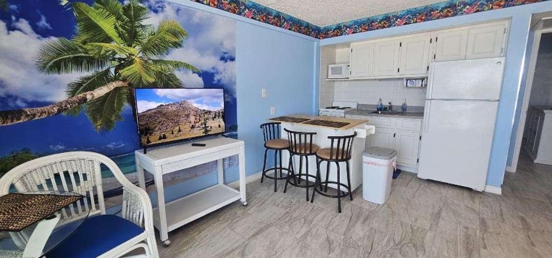 Ocean Breeze - Direct Ocean Front-Pool Is Open Lägenhet Daytona Beach Exteriör bild