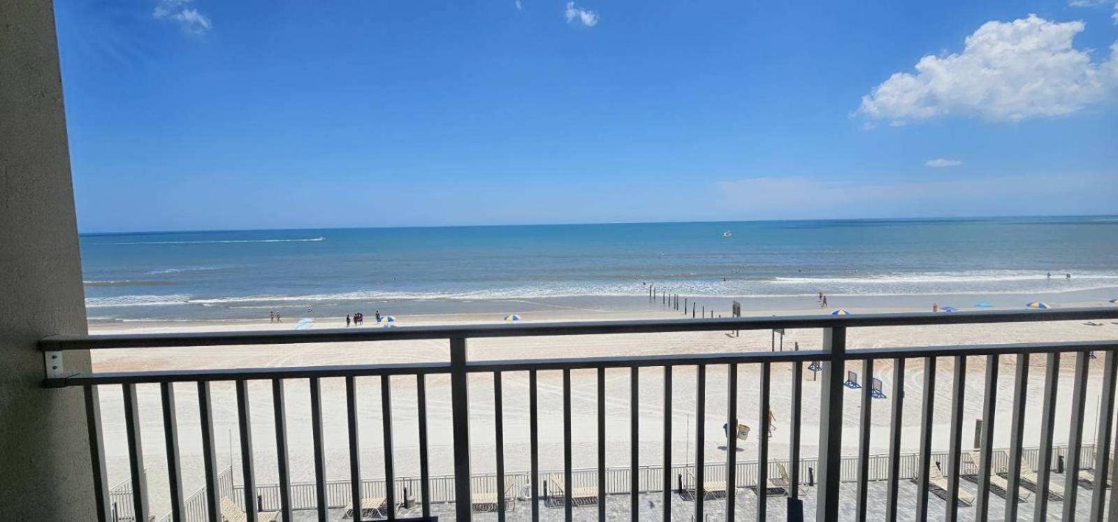 Ocean Breeze - Direct Ocean Front-Pool Is Open Lägenhet Daytona Beach Exteriör bild