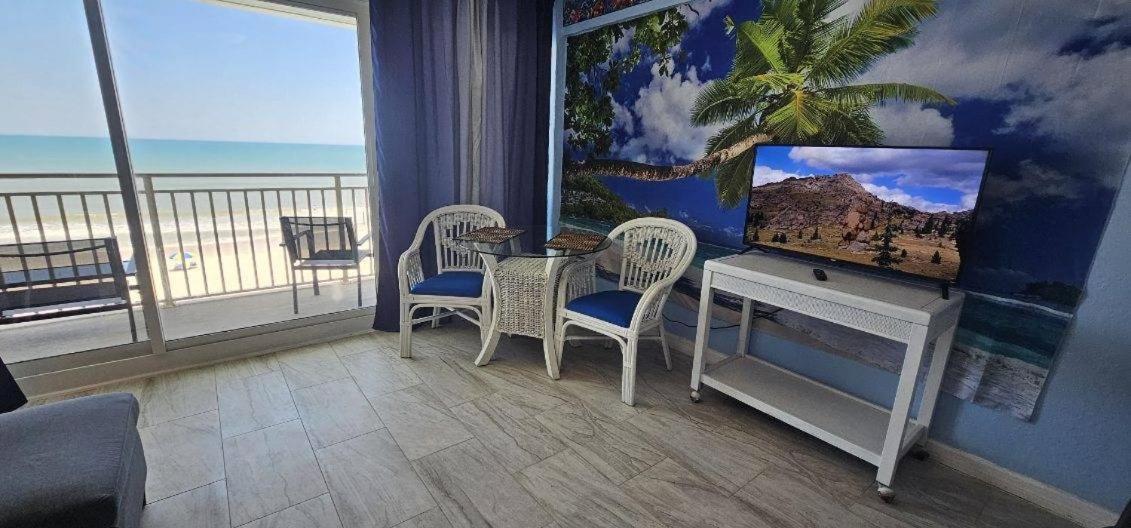 Ocean Breeze - Direct Ocean Front-Pool Is Open Lägenhet Daytona Beach Exteriör bild