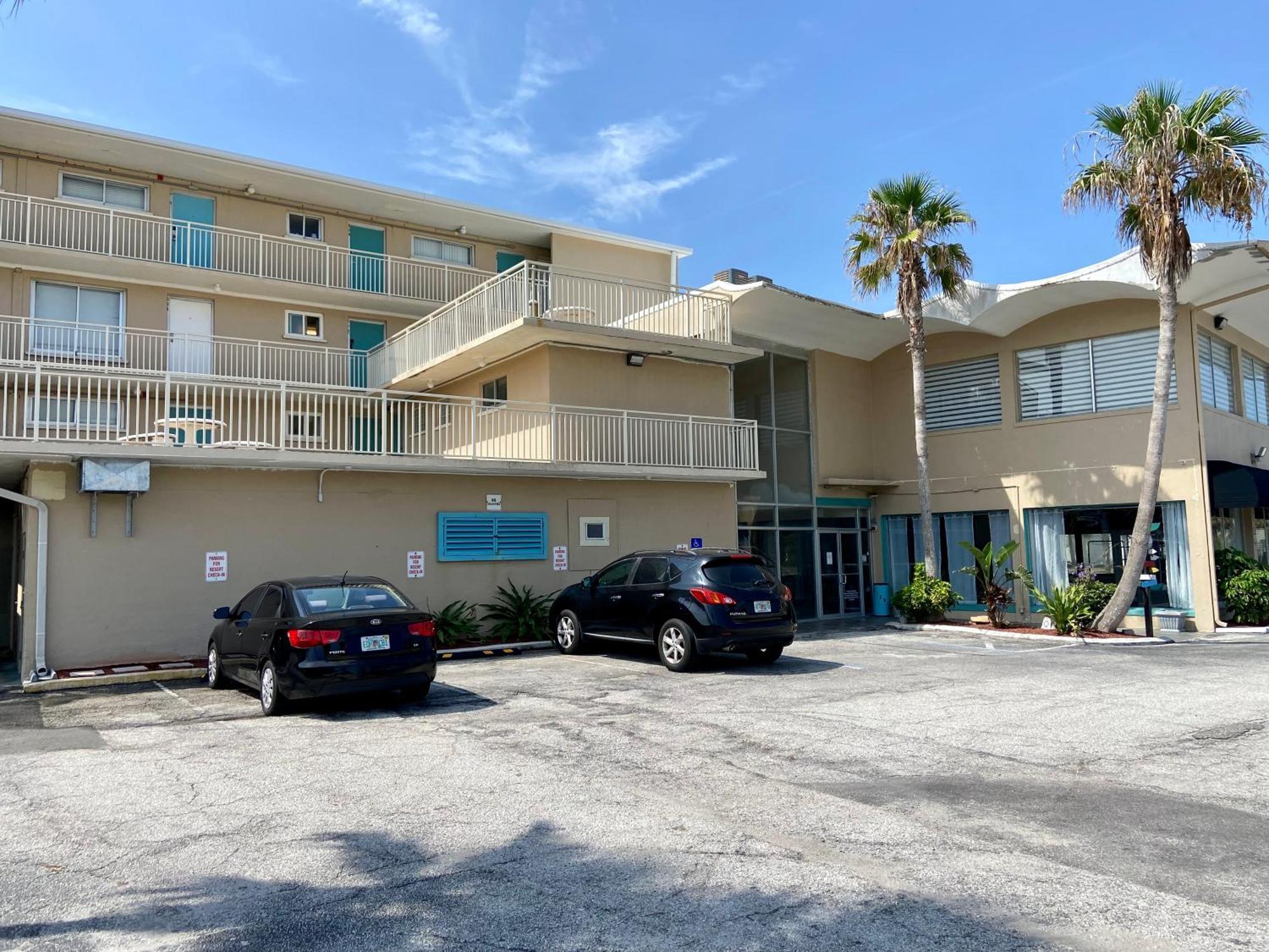 Ocean Breeze - Direct Ocean Front-Pool Is Open Lägenhet Daytona Beach Exteriör bild