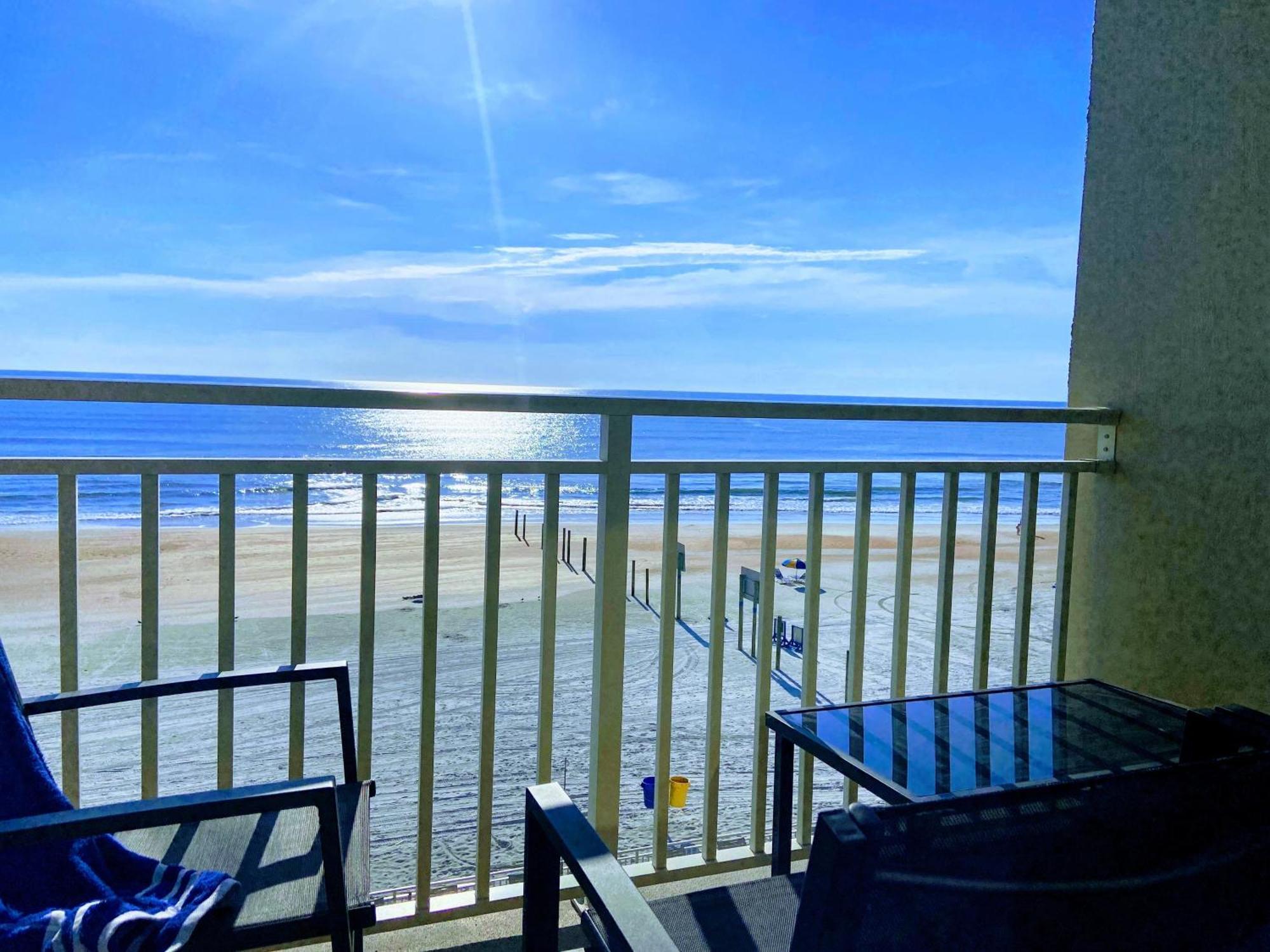 Ocean Breeze - Direct Ocean Front-Pool Is Open Lägenhet Daytona Beach Exteriör bild