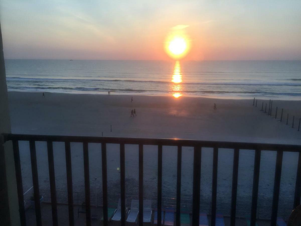 Ocean Breeze - Direct Ocean Front-Pool Is Open Lägenhet Daytona Beach Exteriör bild