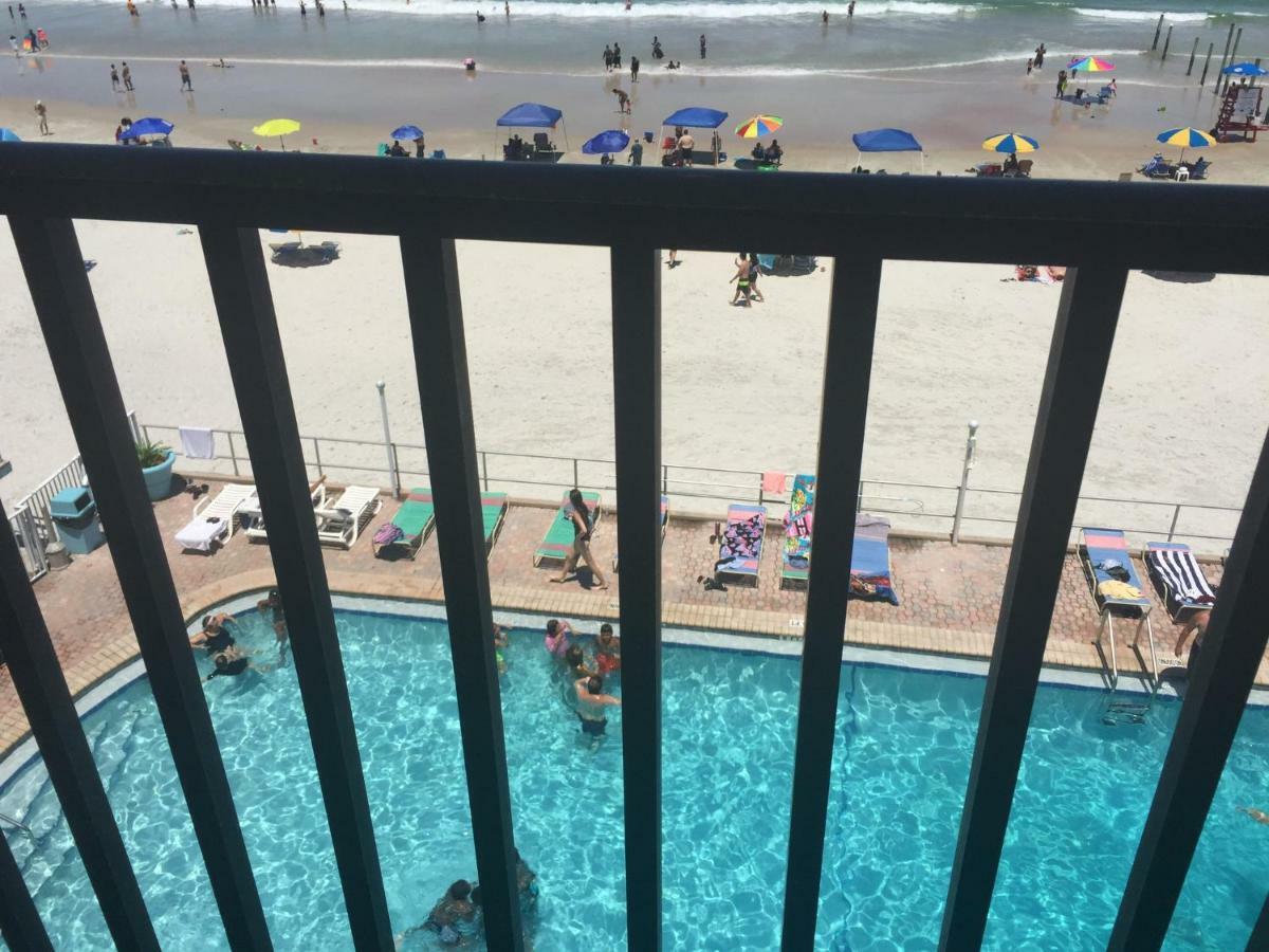 Ocean Breeze - Direct Ocean Front-Pool Is Open Lägenhet Daytona Beach Exteriör bild