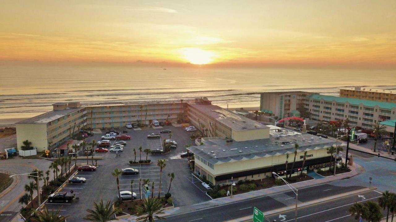 Ocean Breeze - Direct Ocean Front-Pool Is Open Lägenhet Daytona Beach Exteriör bild