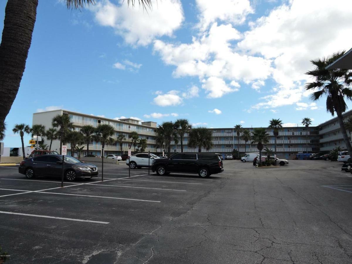 Ocean Breeze - Direct Ocean Front-Pool Is Open Lägenhet Daytona Beach Exteriör bild